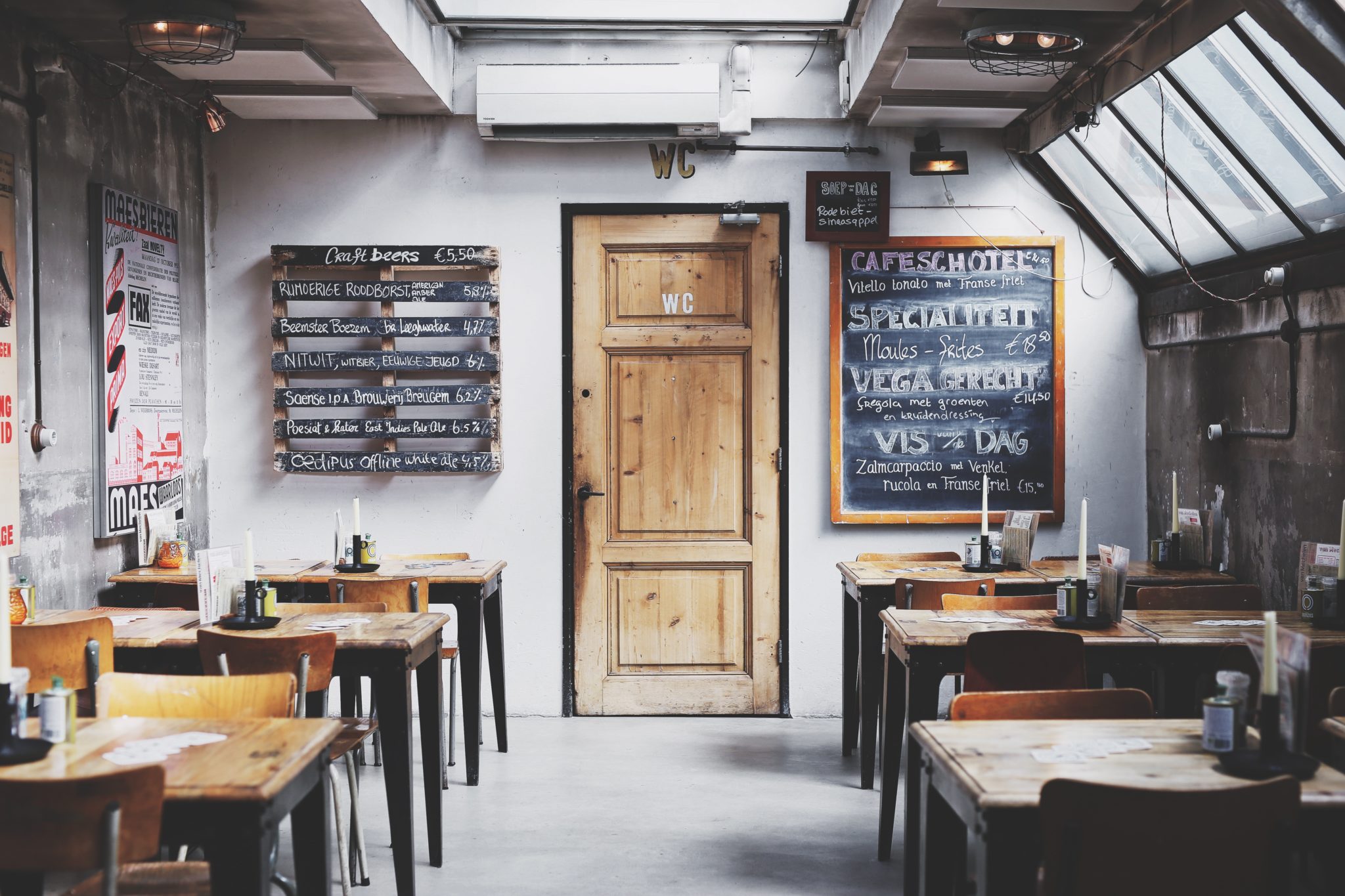 6 Ideas for Small Restaurant Designs to put a big smile on
