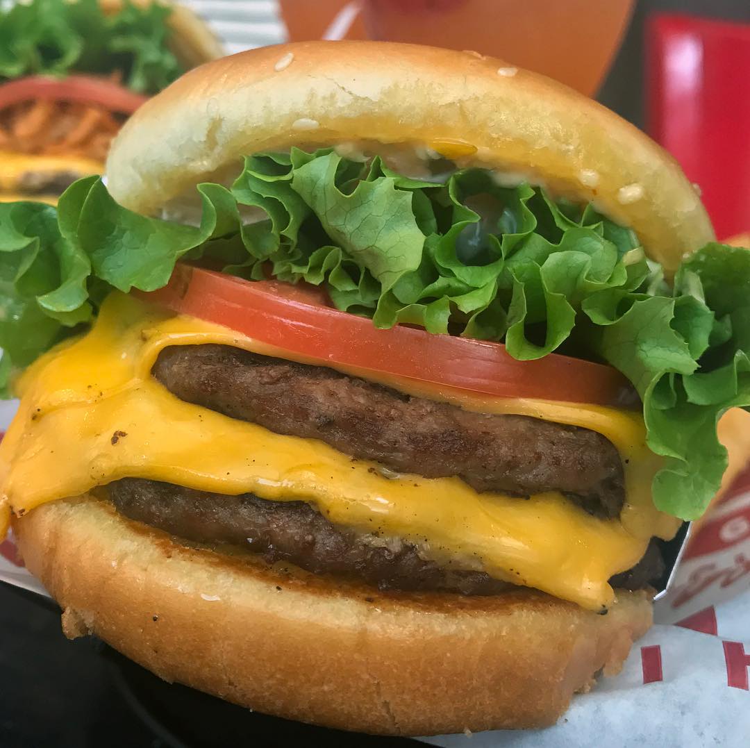 4 Reasons Why Everyone Loves The Red Robin Loyalty Rewards Program